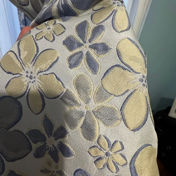 Showpo dress! Blue with colored flowers - Picture 4 of 8